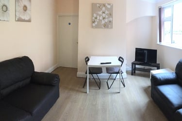 6 bed house, Comer Road, St johns, Worcester, WR25HY - Image 3